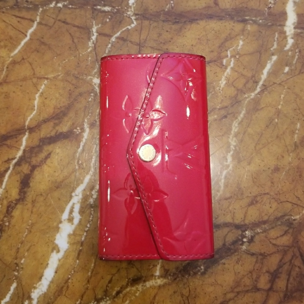 *sold* Authenic Louis Vuitton Vernis Key Holder